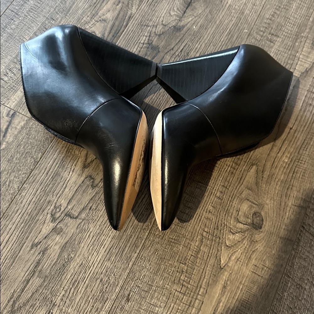 PAIGE Emi Black Pointed Toe Ankle bootie Sz 8.5M - Picture 9 of 11